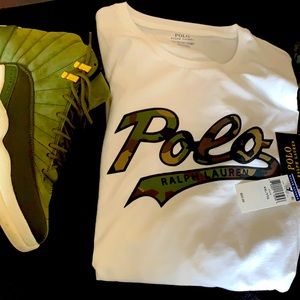 I’m selling a polo short sleeve tee shirt